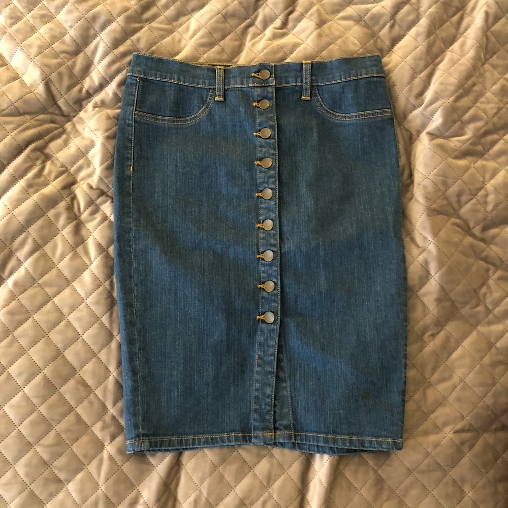 Mid length stretchy blue jean skirt size 8